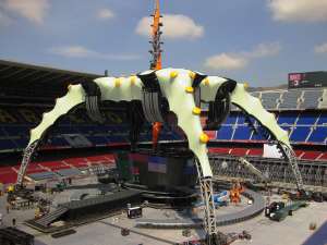U2 360 Tour features extreme stage